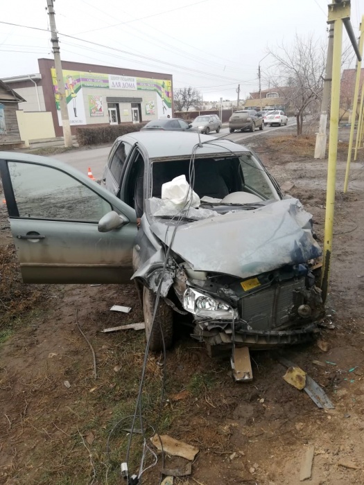 Серьезная авария под Астраханью: водитель врезался в газопровод