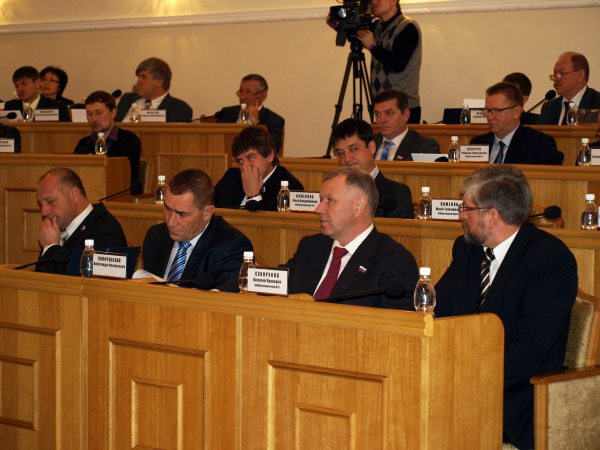 Кандидаты от «Единой России»: больше четверых на одно депутатское место