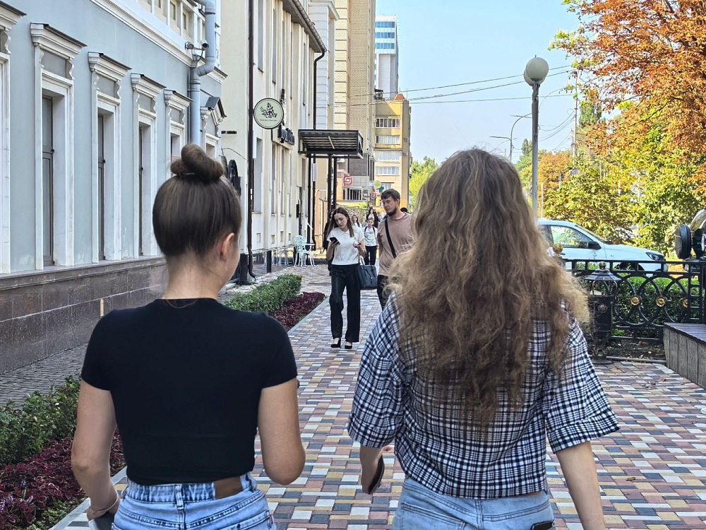 Астраханцам рассказали о популярных схемах телефонных мошенников