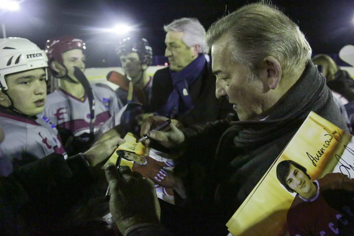 Легенда хоккея Владислав Третьяк открыл в Астраханской области ледовую площадку