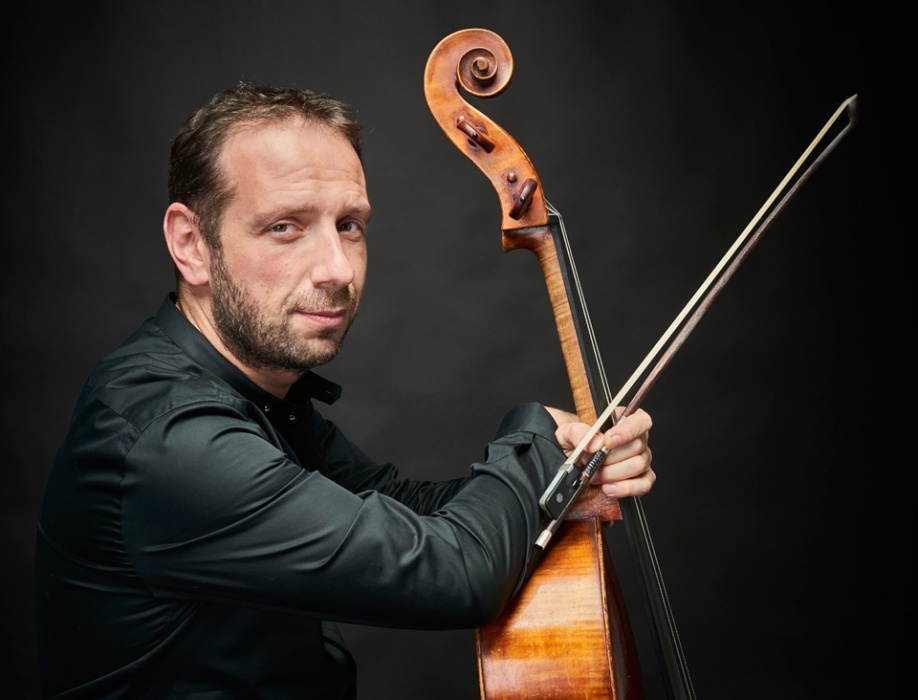 На сцене Астраханской филармонии выступит выдающийся виолончелист Борис Андрианов