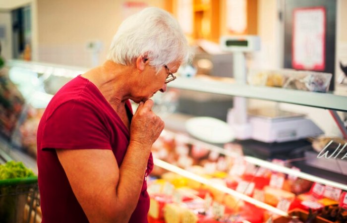 Почти 70% опрошенных астраханцев поддержали идею бесплатной раздачи товаров с истекающим сроком годности