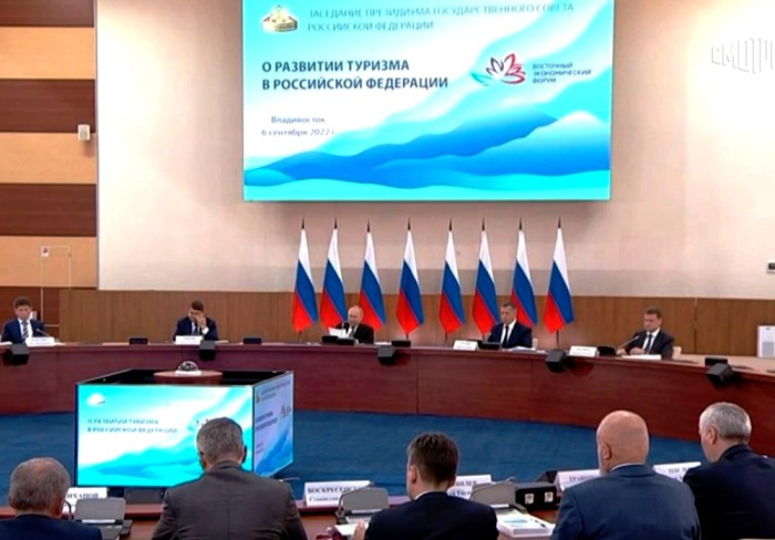 Астраханский губернатор презентовал Президенту России уникальный тип круизного продукта