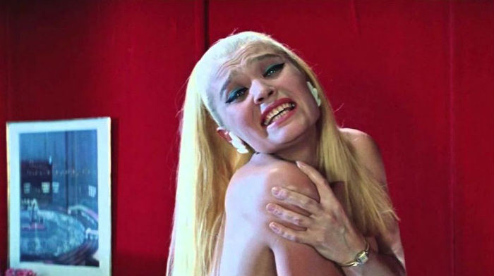 Астраханка показала свою грудь и "прославилась" на порносайте