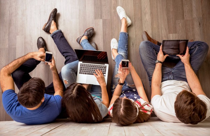 43% опрошенных астраханцев признались, что зависимы от гаджетов