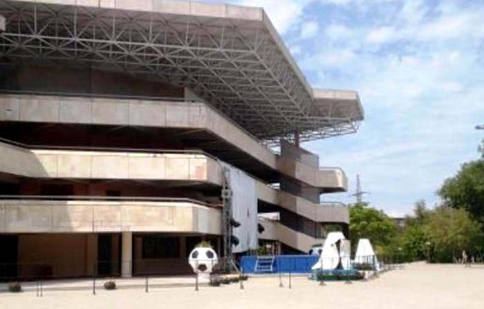 В Астрахани 7-летняя девочка упала со сцены летней площадки парка «Аркадия»