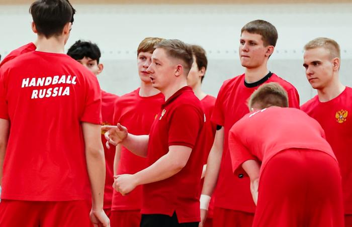 Трех астраханских гандболистов вызвали на сбор молодежной сборной России