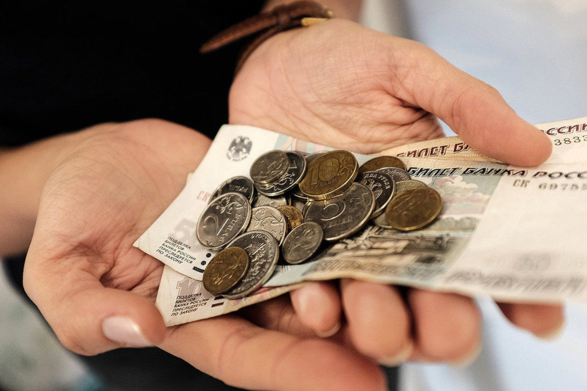 Аппетиты по зарплате у астраханцев выросли на 10 000 рублей