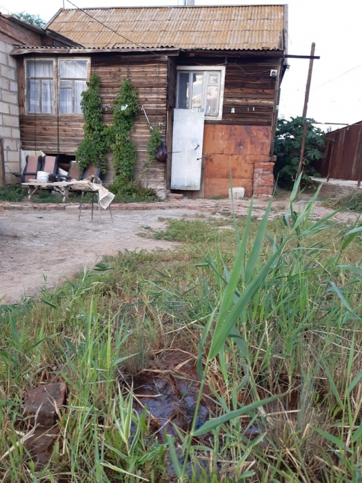 Общая труба топит частный двор. Астраханцу предлагают ремонтировать её самостоятельно