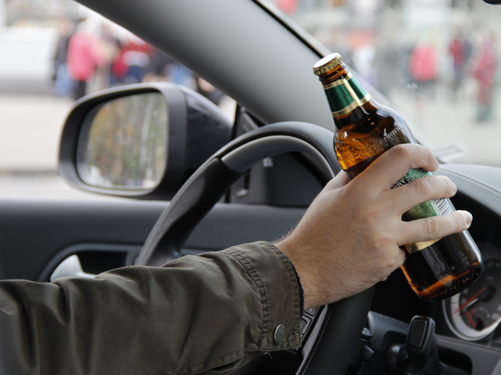 Пьяный астраханец на личном авто приехал в полицию оплатить штрафы