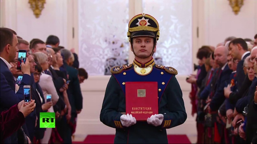 А что мы вообще празднуем в День Конституции? 