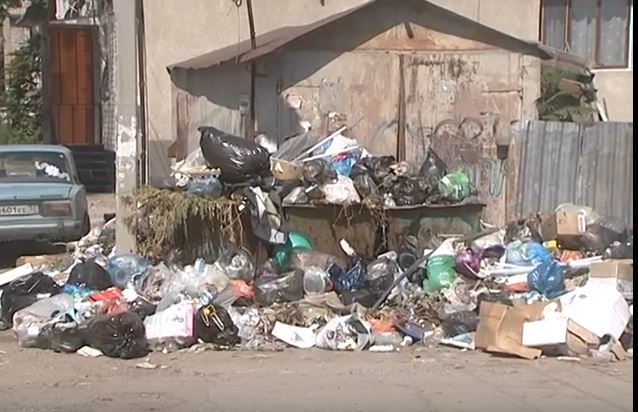 Очистить Астрахань от мусора обещают за две недели