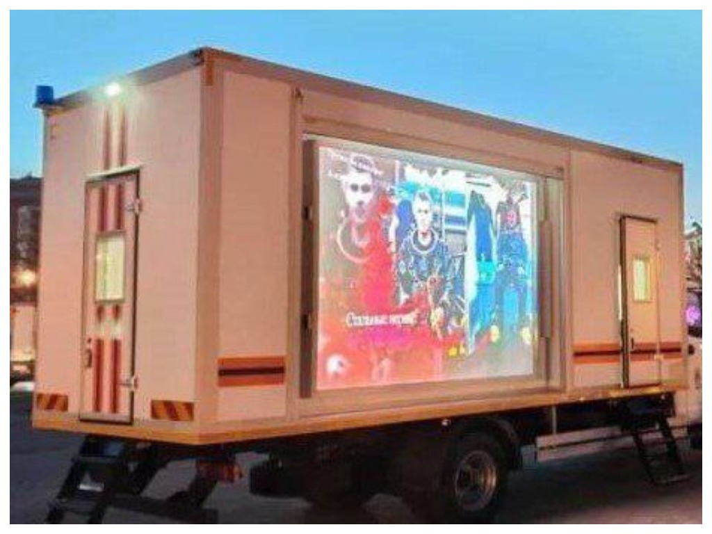 По Астрахани разъезжает машина, информирующая население о мерах безопасности