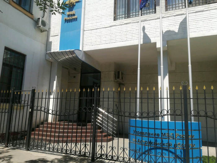 Астраханцев просят высказаться, что они думают о местной полиции