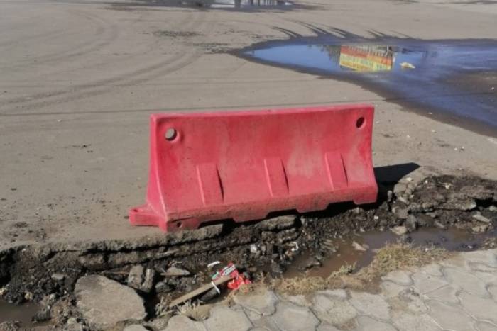 В Астрахани оградили место, куда влетела женщина на машине
