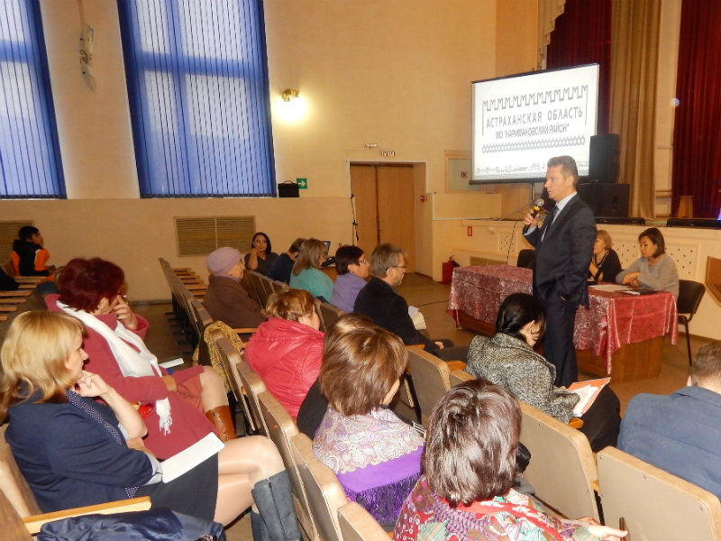 Министр здравоохранения Астраханской области Павел Джуваляков встретился с жителями села Солянка 