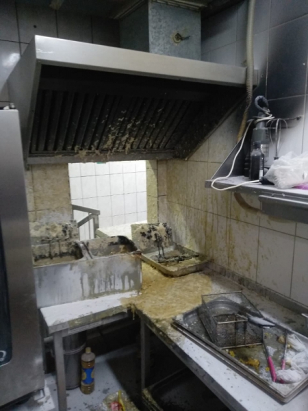 В центральном кафе Астрахани произошел пожар