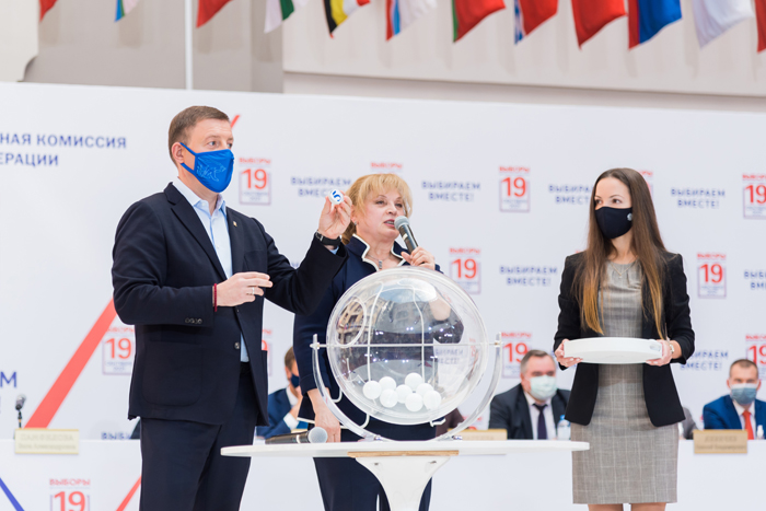 ЕР получила в результате жеребьевки пятый номер в бюллетене на грядущих выборах