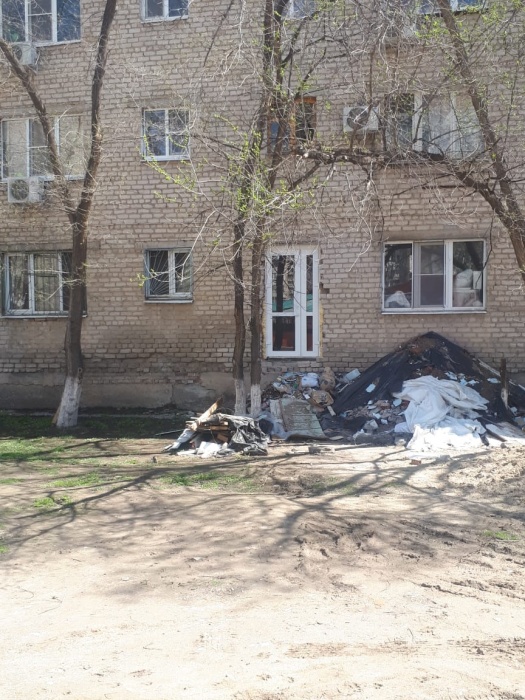 Фото дня: астраханцы выходят в окно