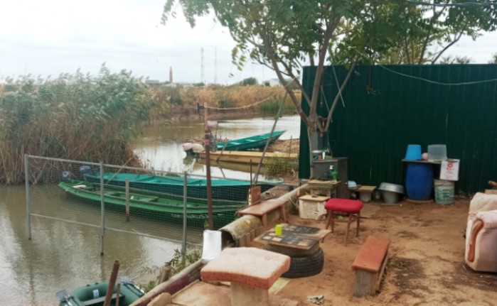 Росприроднадзор через суд обязал астраханского ИП убрать ограждение, мешавшее сельчанам подойти к воде