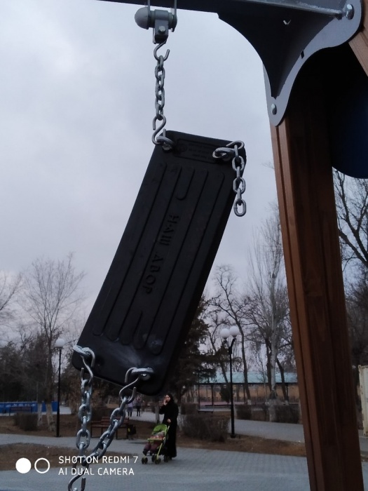 В Астрахани вандалы поиздевались над новым парком