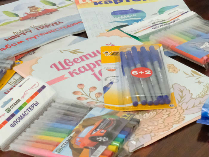 С 1 сентября пособие на канцтовары и школьную форму увеличилось до 1500 рублей