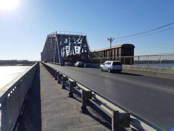 Грузовикам в Астрахани могут запретить проезжать по Старому мосту