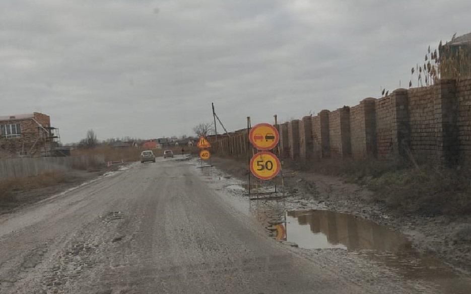 В Астрахани приступили к ремонту одной из самых страшных дорог