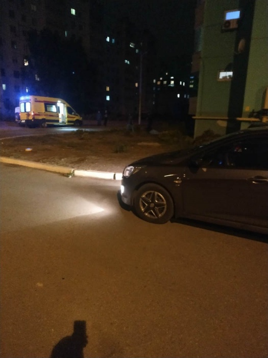 Соцсети: в Астрахани в микрорайоне Бабаевского девушка упала с 11 этажа