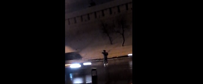 В центре Астрахани женщина бросалась под колеса машин