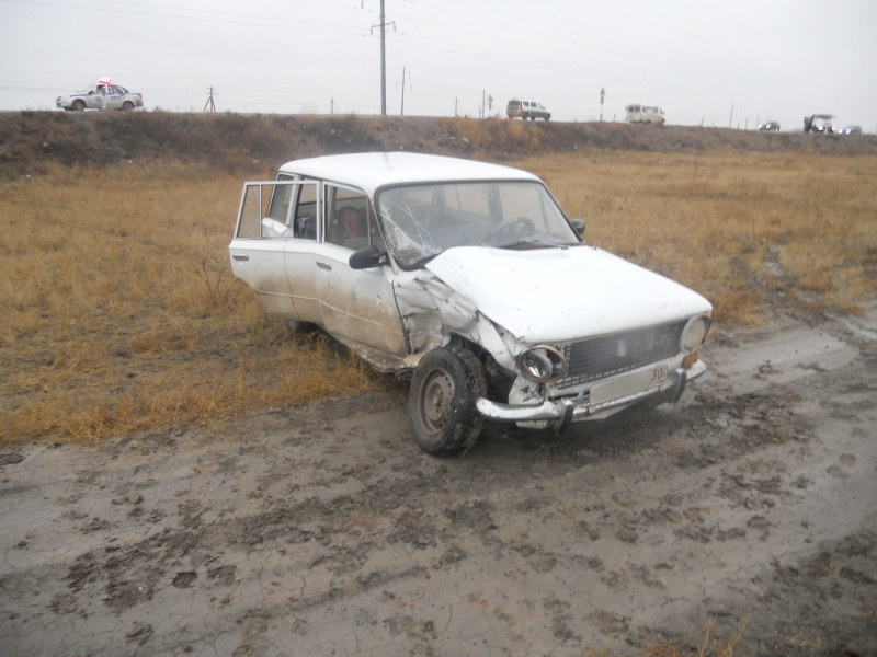 Под Астраханью столкнулись два автомобиля: пострадали автоледи и ее 7-летний сын