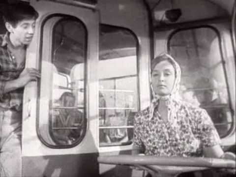  Замер троллейбус в троллейбусном парке… из-за дождя в Астрахани