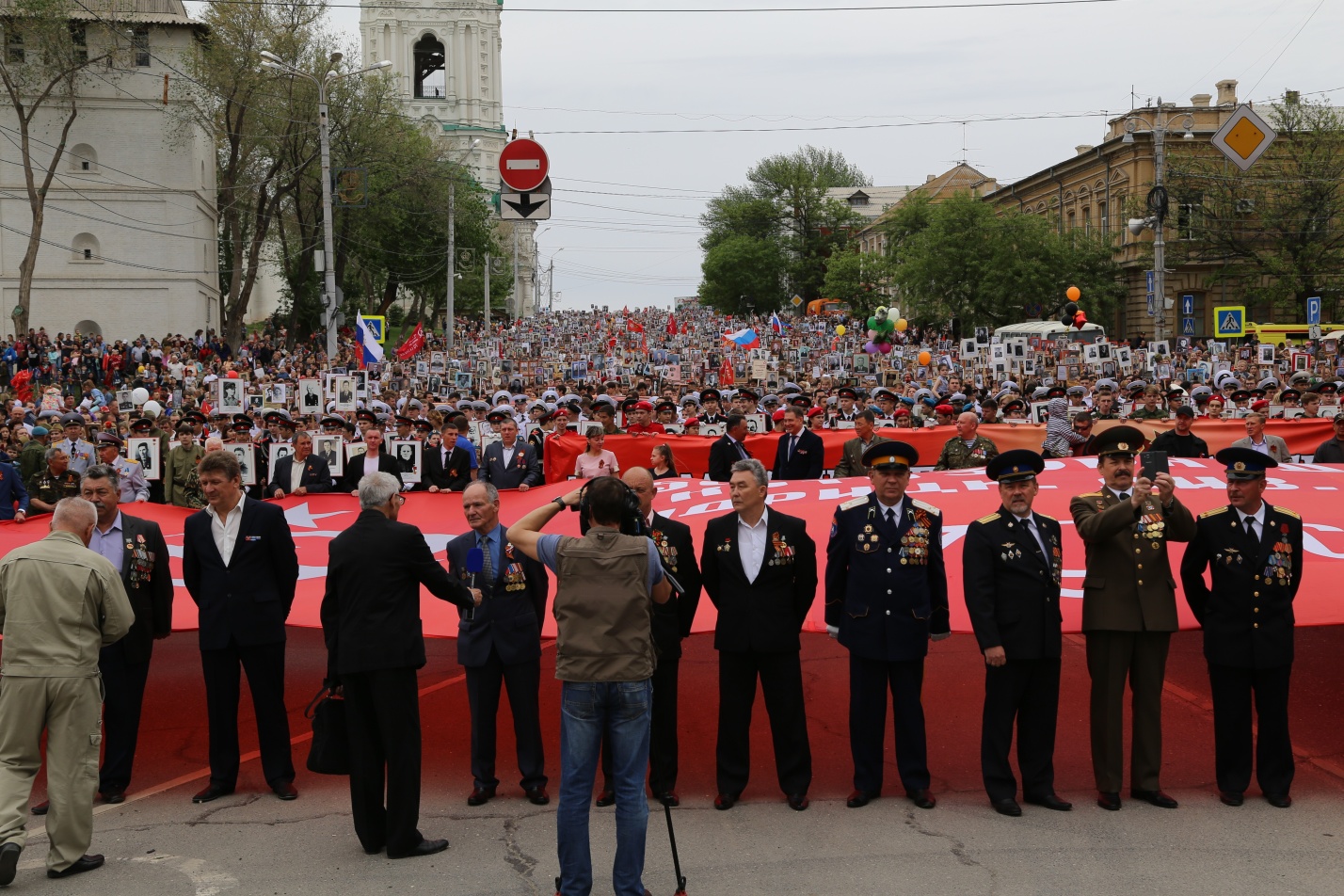 На транспорте, на одежде, на сердце: астраханцам предложили новые форматы «Бессмертного полка»