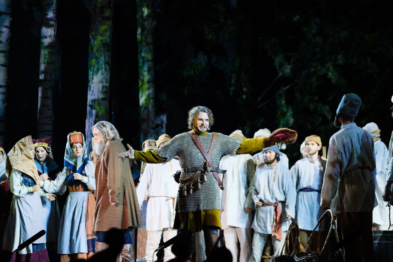Это было масштабно и красочно: премьера оперы «Иван Сусанин» состоялась в декорациях Астраханского кремля