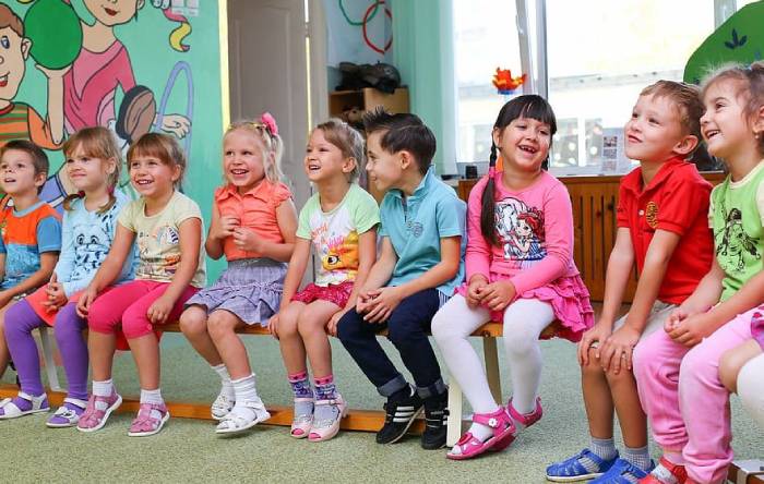 Власти Астрахани не стали повышать размер родительской платы за детские сады в 2023 году