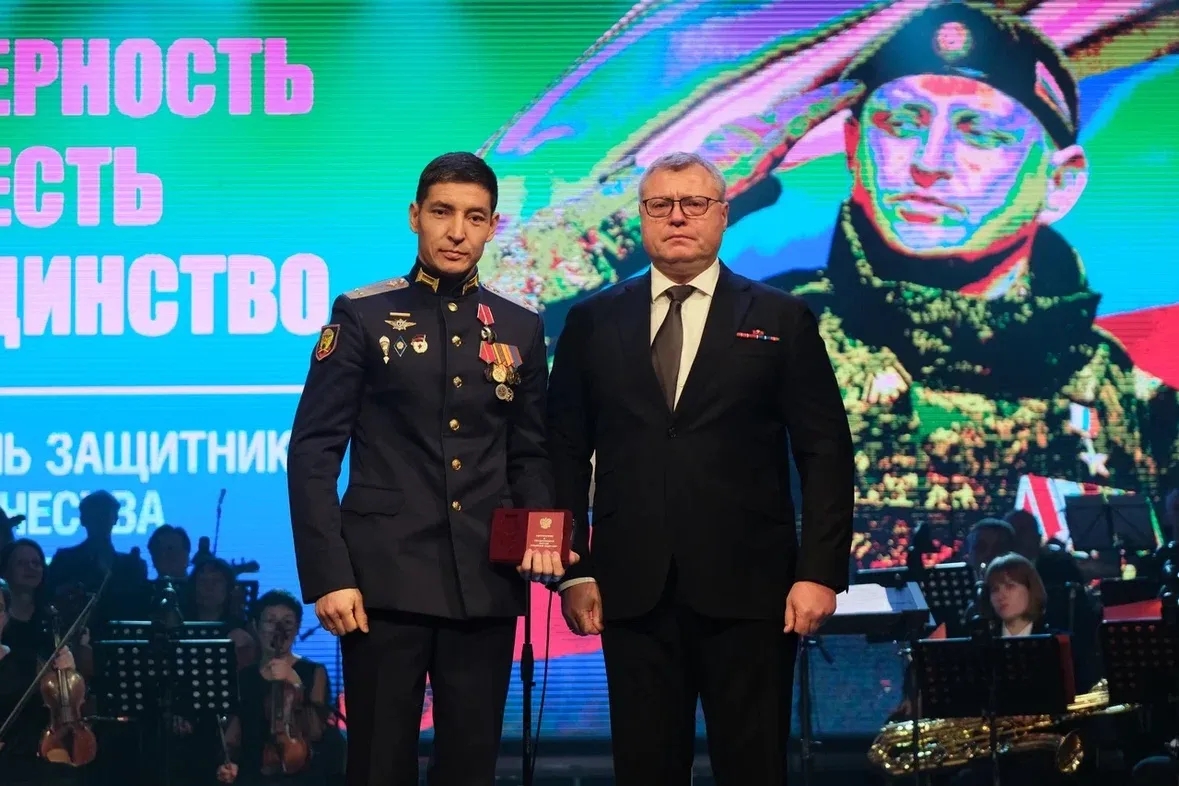  Астраханский губернатор вручил бойцам СВО ордена и медали