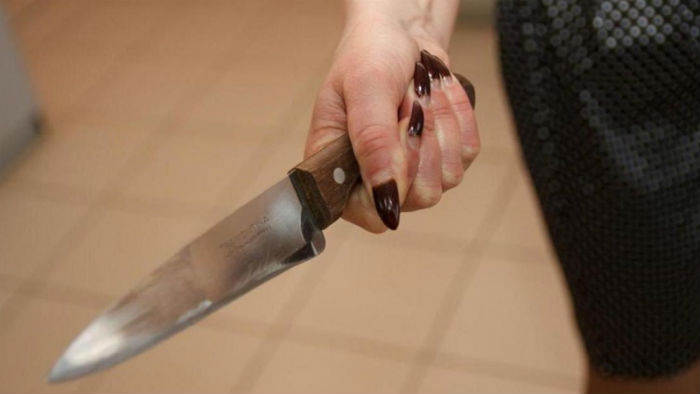 На севере Астраханской области женщина перерезала возлюбленному бедренную артерию