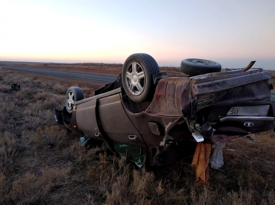 Под Астраханью перевернулась "Приора"