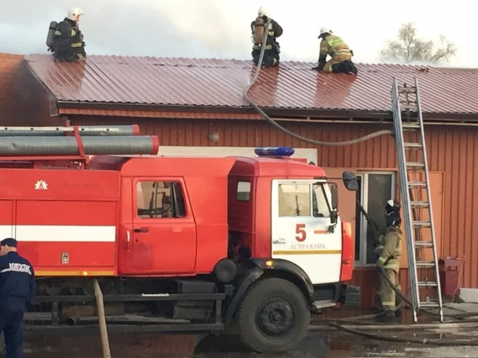 В Астрахани сгорел Строй-Маркет