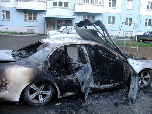 За ночь в Астрахани сгорели четыре машины