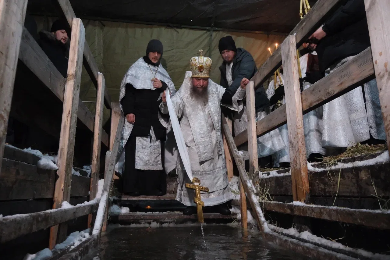Астраханцы празднуют Крещение