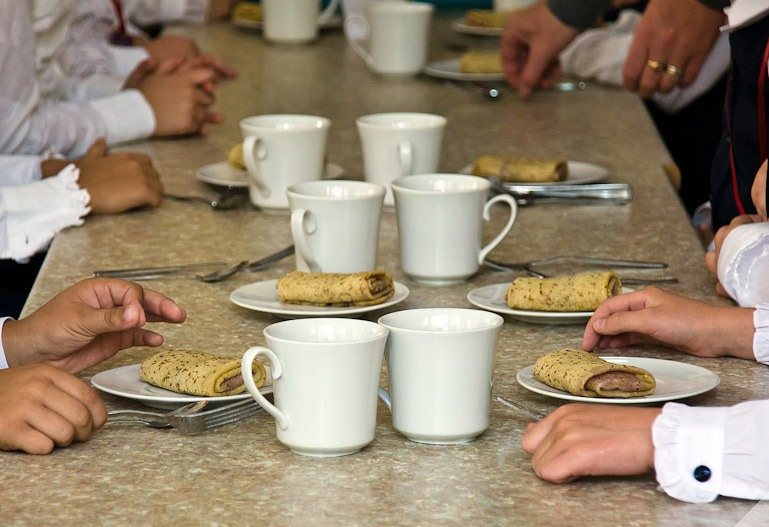 С 1 сентября бесплатное питание в астраханских школах не появится