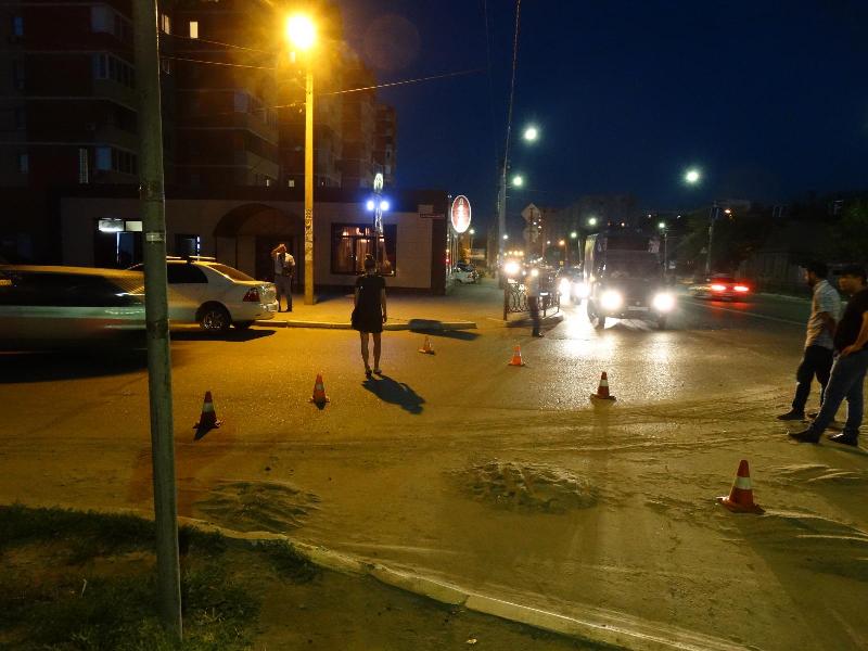 В Астрахани иномарка сбила девушку на "зебре"
