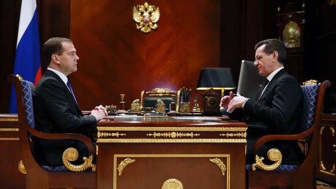 Астраханский губернатор Жилкин встретился с премьером РФ Медведевым, чтобы обсудить ОЭЗ