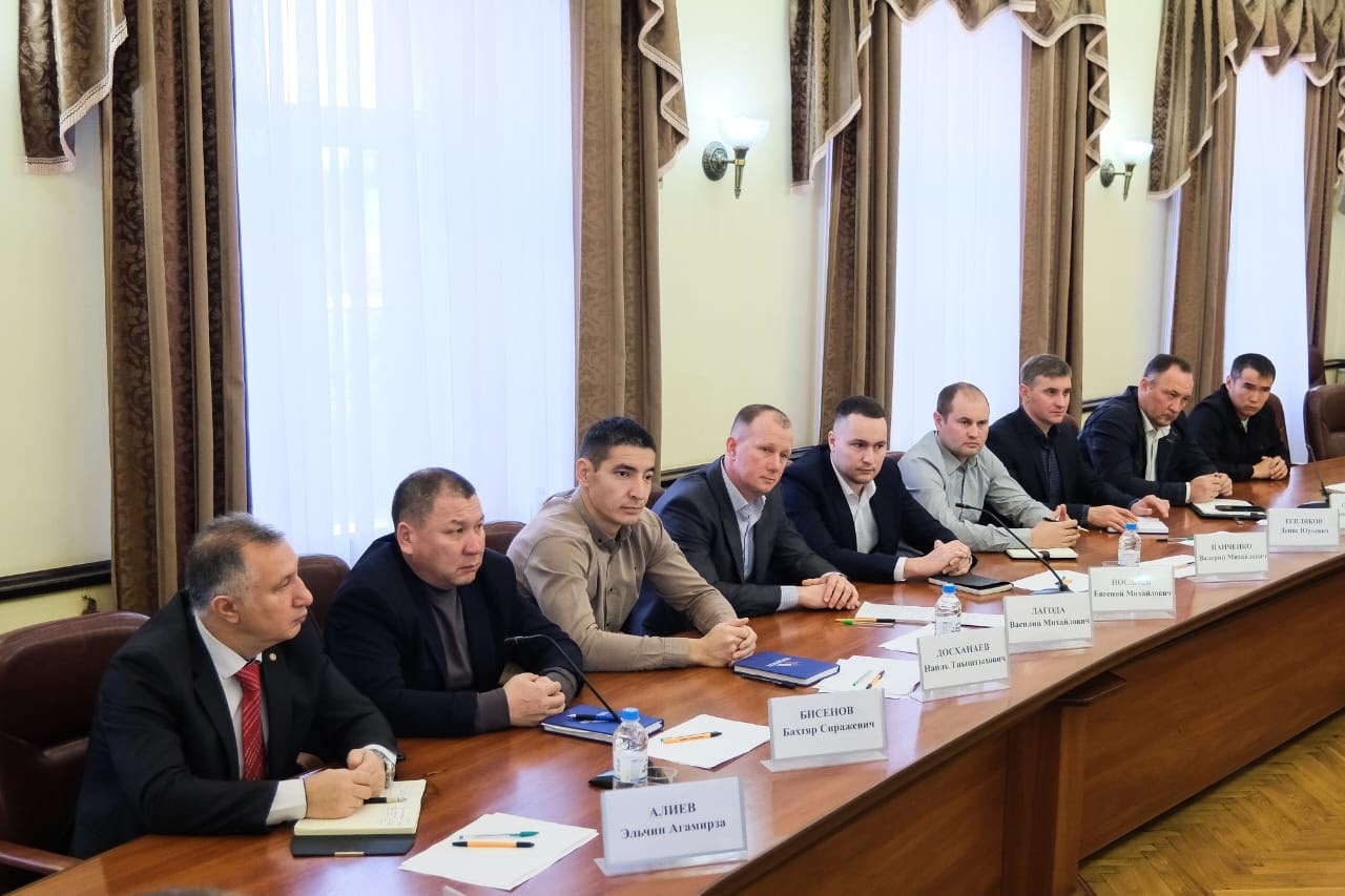 Астраханские победоносцы знакомятся с работой мэрии