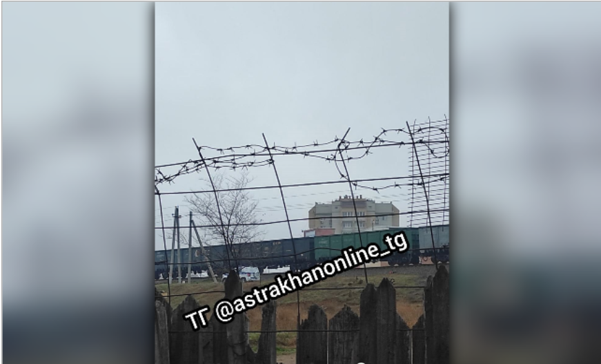 Соцсети: в Астрахани поезд сбил женщину