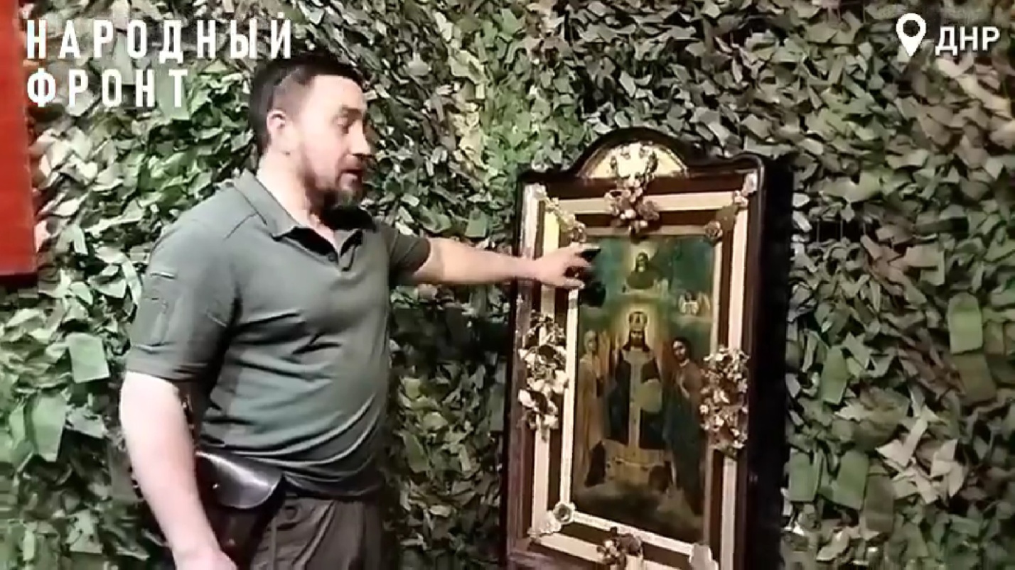 Астраханские бойцы спасают иконы из горящих и разрушенных храмов на Донбассе 