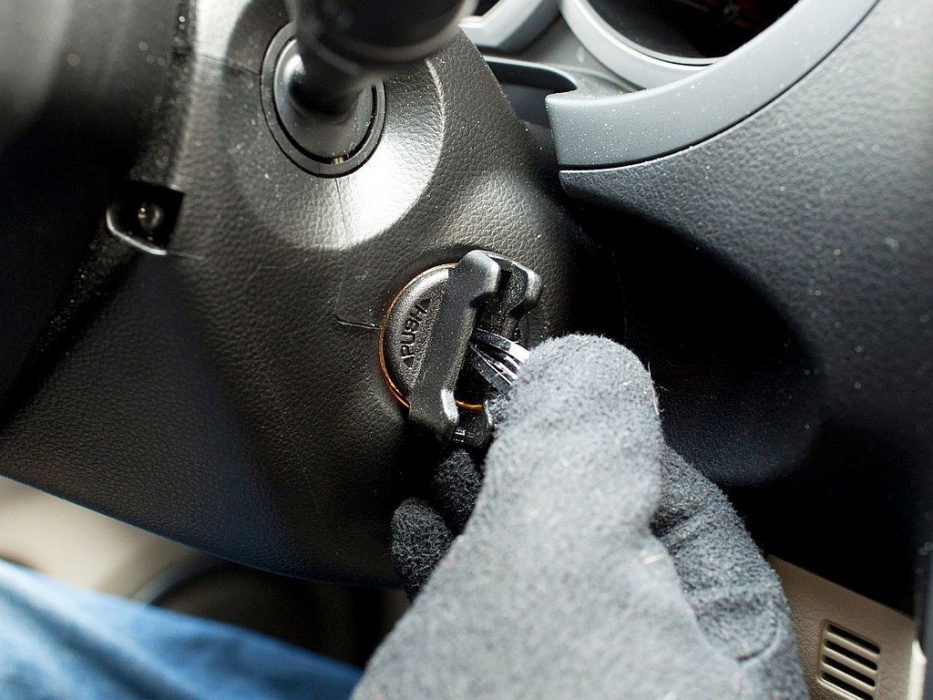 Гражданин Таджикистана попался в Астрахани с угнанным автомобилем