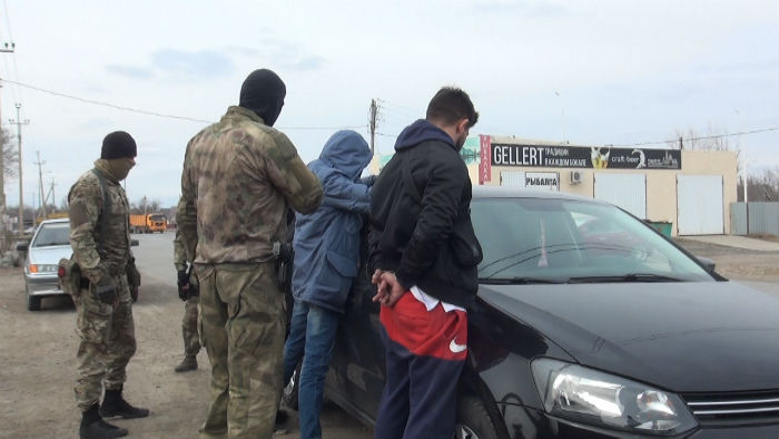 Двое астраханцев, похитивших человека у супермаркета, появятся в суде