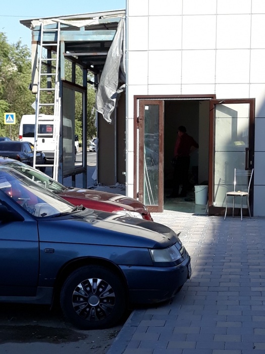 В Ахтубинске сносят торговые павильоны, ставшие причиной скандала